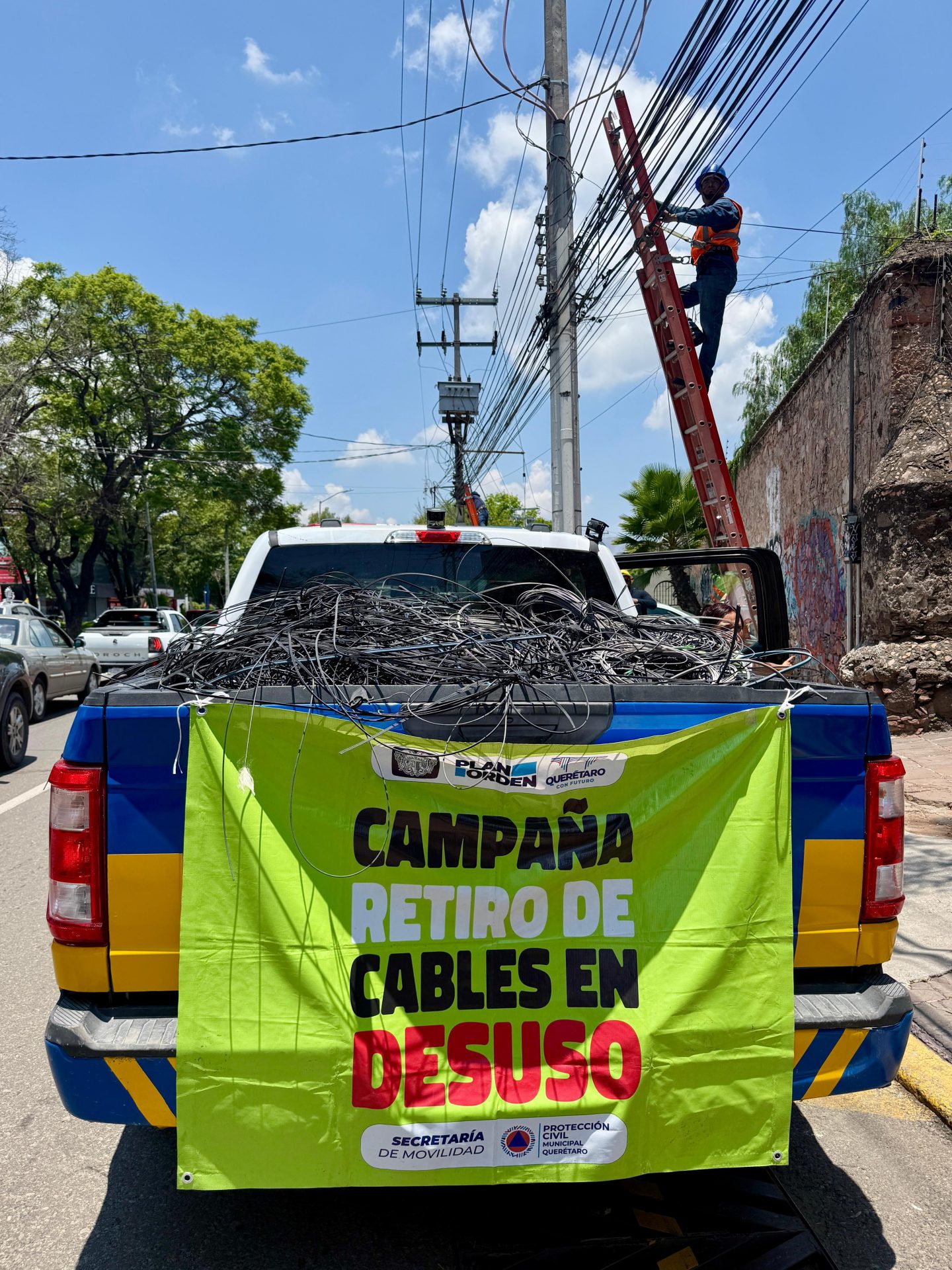 WhatsApp Image 2025-11-23 at 4.15.29 PM(2) Imagen de Se supera la meta de retiro de cableado en desuso 26