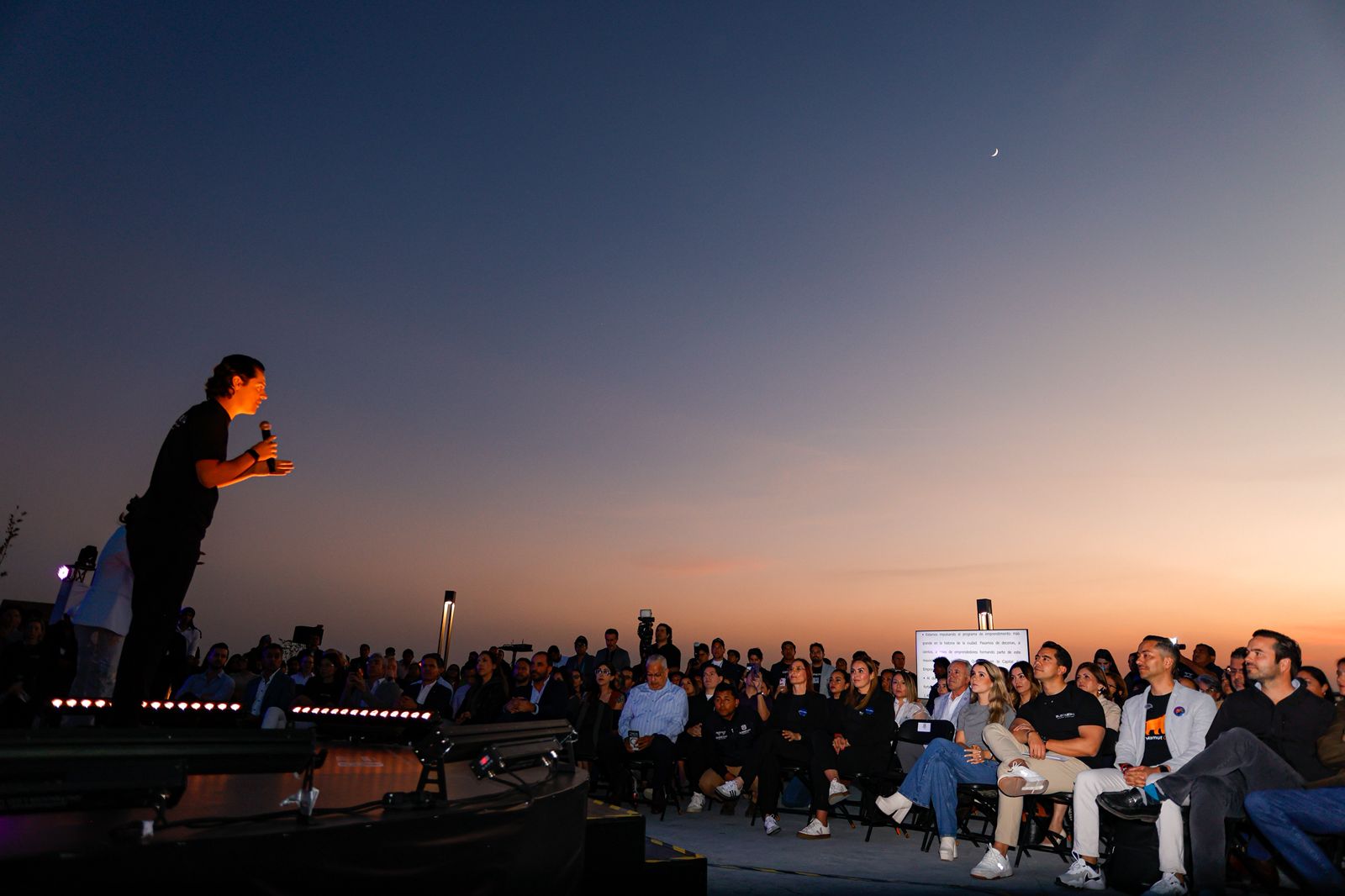 WhatsApp Image 2025-11-24 at 10.36.12 PM(2) Imagen de Presenta Felifer Macías marca Bloquers 8