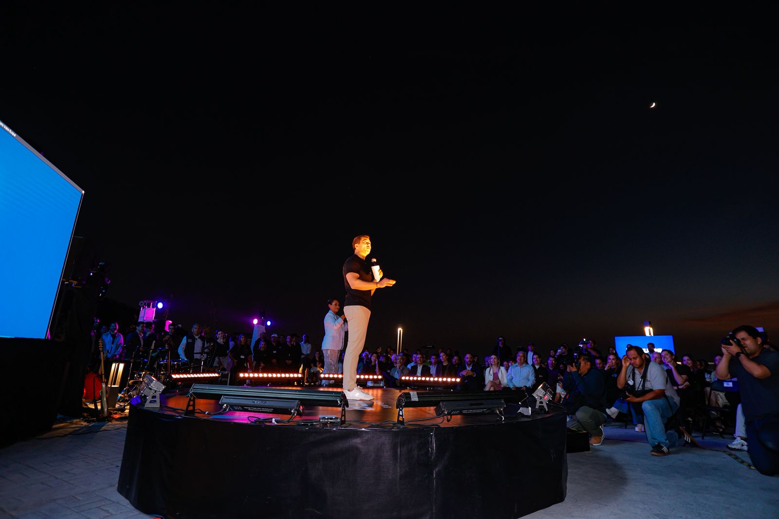 WhatsApp Image 2025-11-24 at 10.36.12 PM(3) Imagen de Presenta Felifer Macías marca Bloquers 7