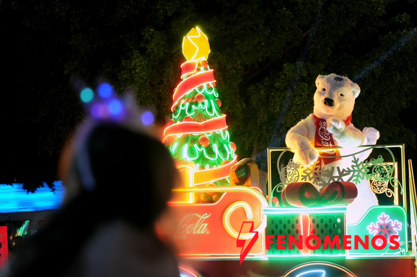 Miles de personas disfrutan de la Caravana Coca-Cola