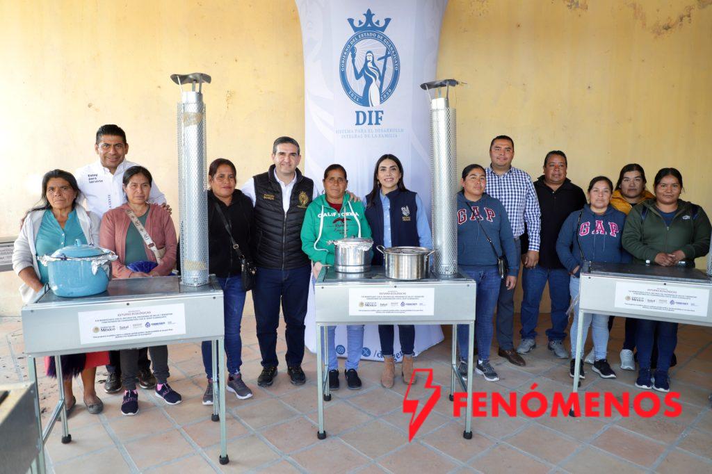 Entrega DIF Estatal estufas ecológicas a habitantes de 17 comunidades