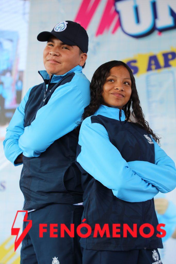 Impulsa el Gobierno de la Gente economía familiar en Salvatierra con la entrega de uniformes escolares