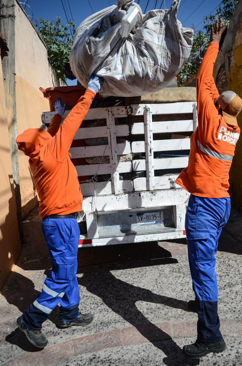 WhatsApp Image 2025-11-27 at 2.59.51 PM Imagen de Llama Felifer Macías a mantener una ciudad limpia y en orden 17