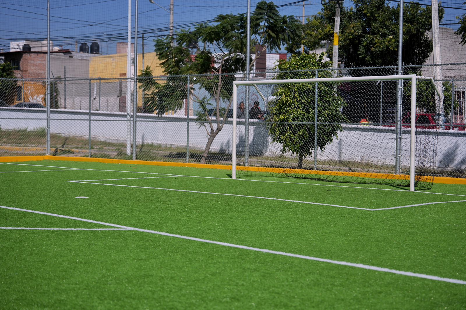 WhatsApp Image 2025-11-28 at 6.50.25 PM(3) Imagen de Entrega Felifer Macías rehabilitación de la cancha de futbol de la Unidad Deportiva Belén 5