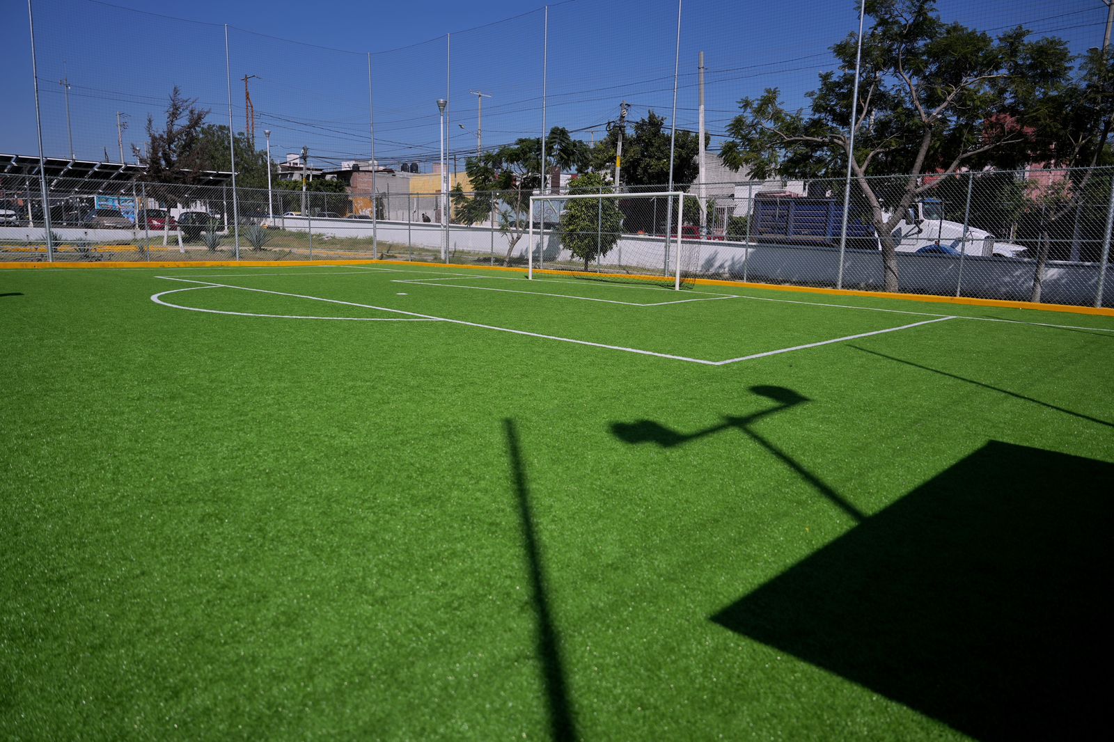 WhatsApp Image 2025-11-28 at 6.50.26 PM(1) Imagen de Entrega Felifer Macías rehabilitación de la cancha de futbol de la Unidad Deportiva Belén 2