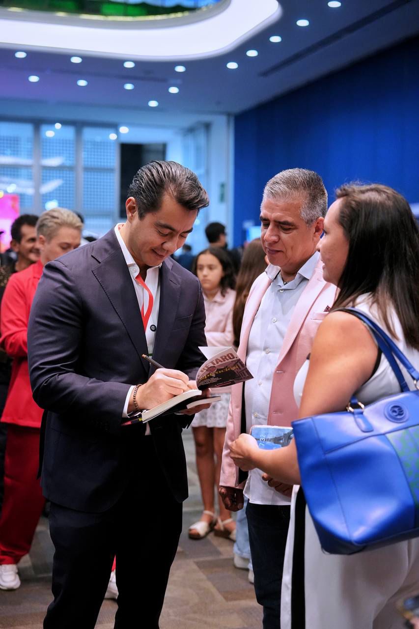 Imagen de Presenta Felifer Macías el libro “Querétaro, mi inspiración” en la FIL de Guadalajara 2025 4