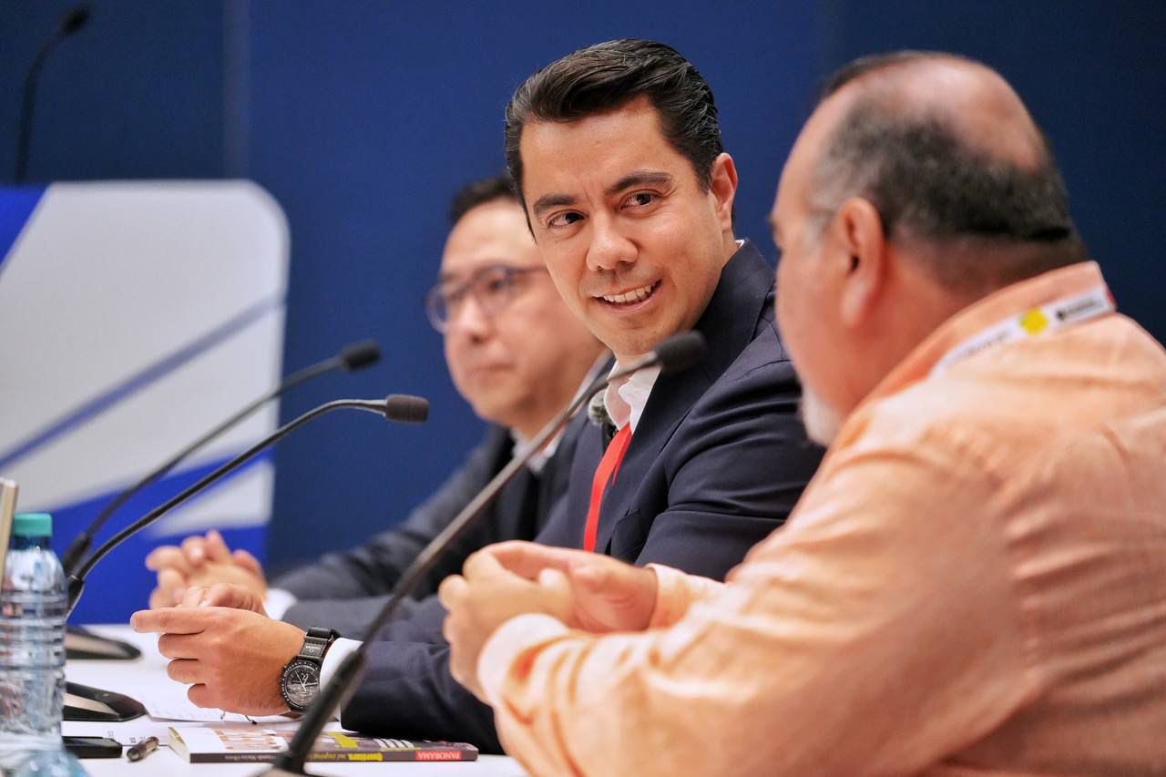 Imagen de Presenta Felifer Macías el libro “Querétaro, mi inspiración” en la FIL de Guadalajara 2025 3