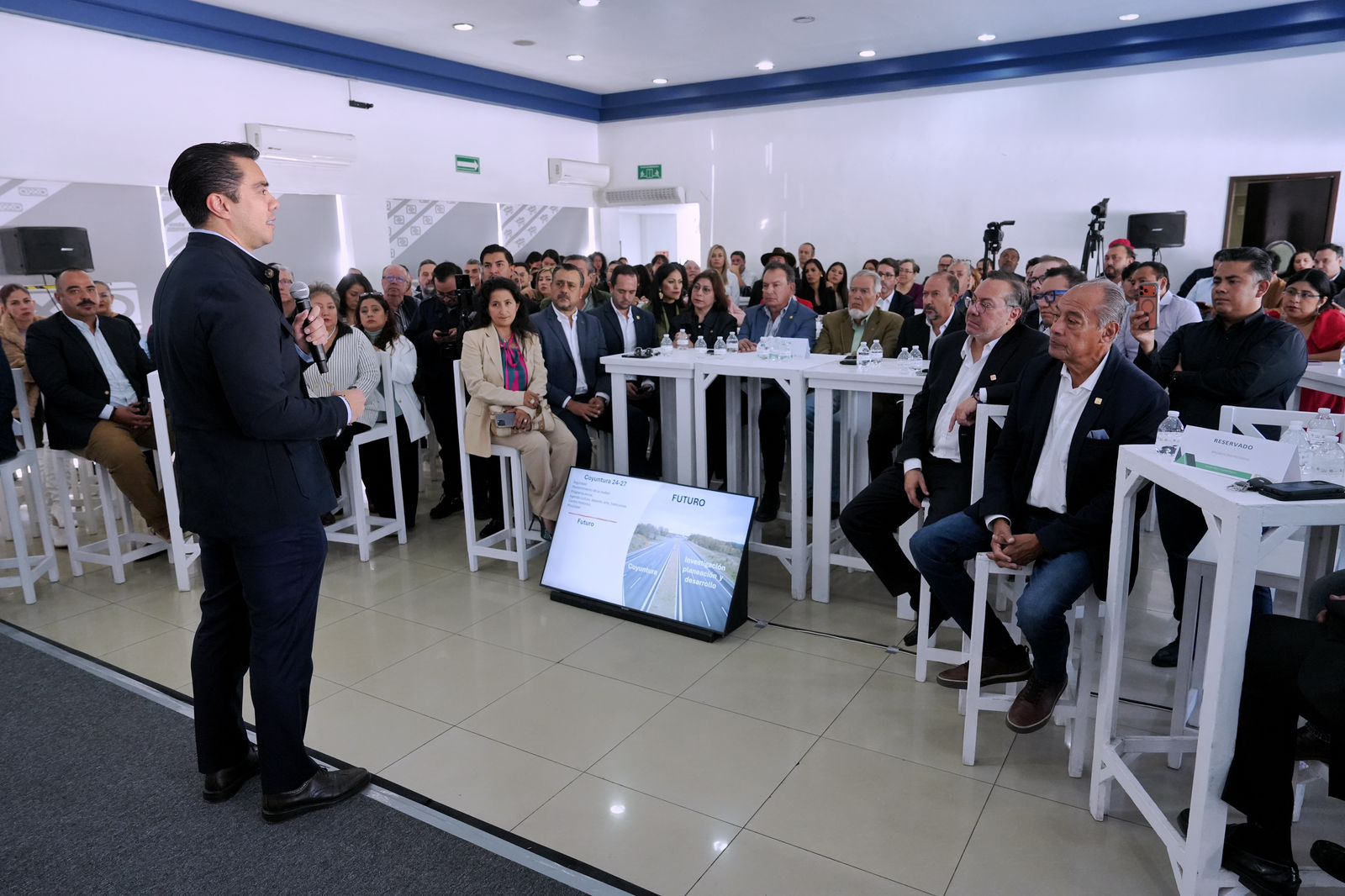 Imagen de Plantea Felifer Macías una visión de gobierno como orquestador del talento en Querétaro 7