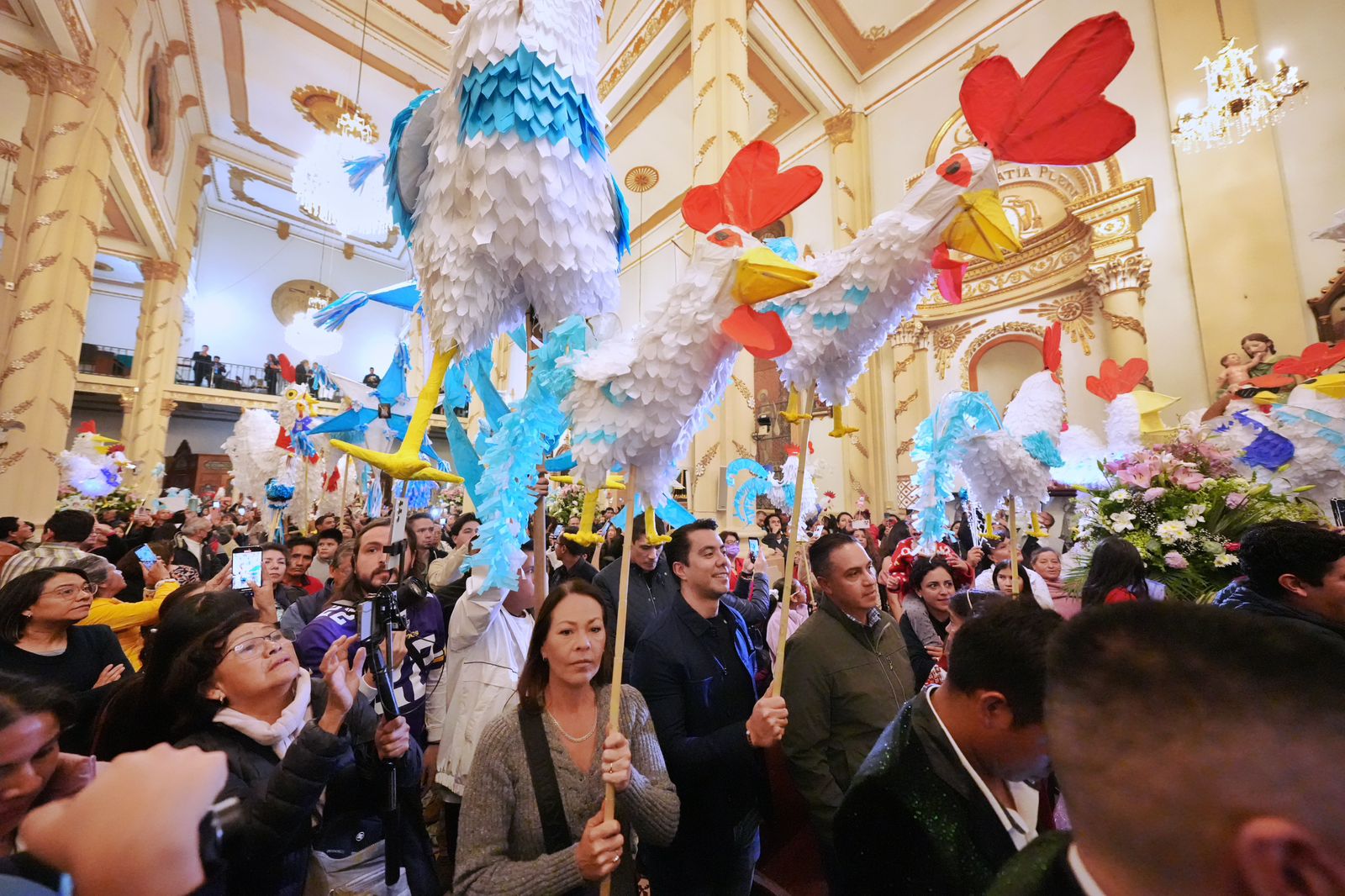 WhatsApp Image 2025-12-08 at 11.26.47 AM(1) Imagen de Asiste Felifer Macías al tradicional Gallo, Noche de Estrellas 3