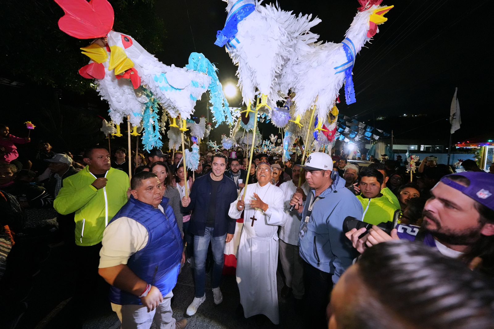 WhatsApp Image 2025-12-08 at 11.26.48 AM Imagen de Asiste Felifer Macías al tradicional Gallo, Noche de Estrellas 2