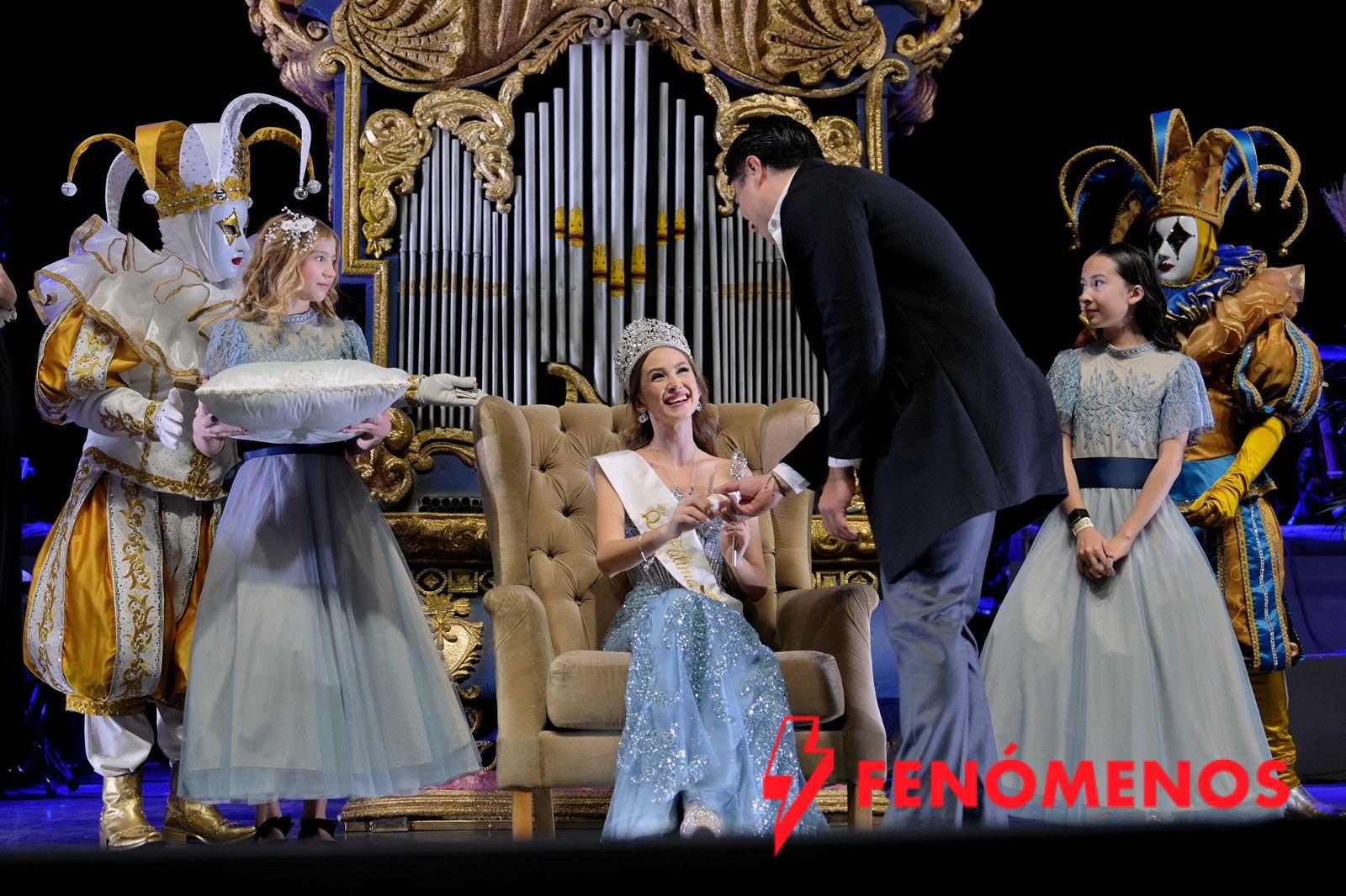 WhatsApp Image 2025-12-09 at 10.55.46 PM Imagen de Acude Felifer Macías a la Ceremonia de Coronación de S.M. “Fátima I”, Reina de las Fiestas de Querétaro 2025 1