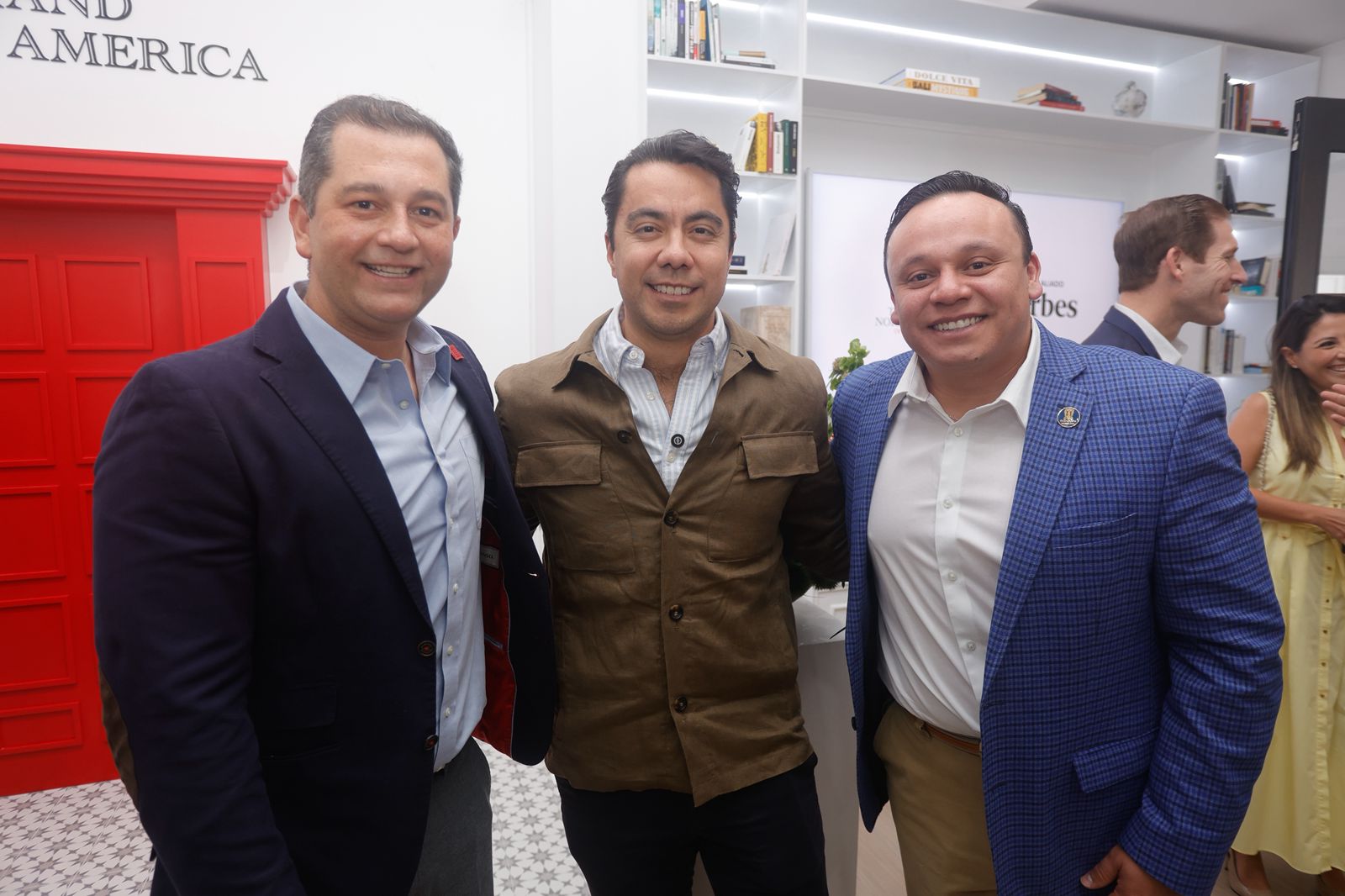 Imagen de Acude Felifer Macías a la inauguración del Centro de Liderazgo Leadership Center “The Grand North America” 5