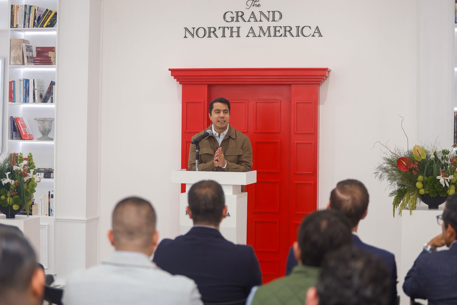 Imagen de Acude Felifer Macías a la inauguración del Centro de Liderazgo Leadership Center “The Grand North America” 2