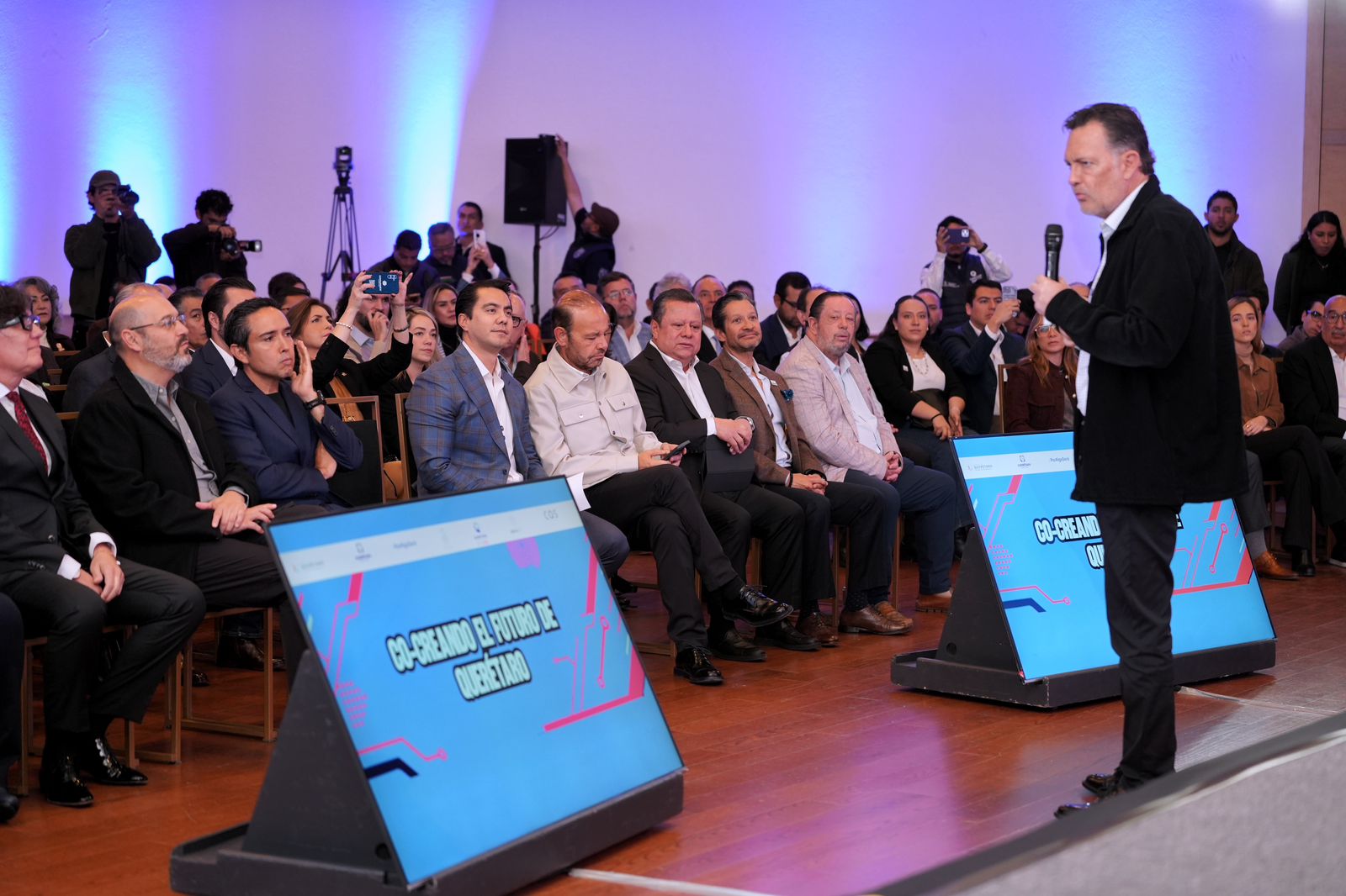 Imagen de Participa Felifer Macías en el foro Co-creando el Futuro de Querétaro 15