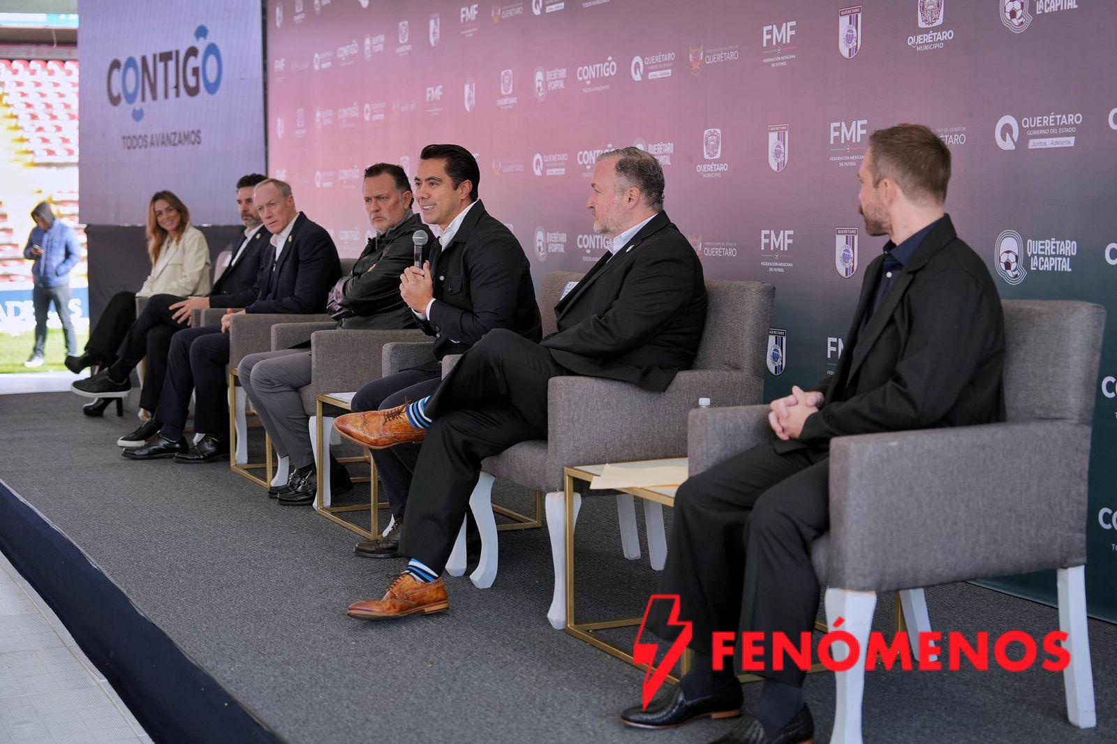 Asiste Felifer Macías a la presentación del partido entre la Selecciones de México e Islandia