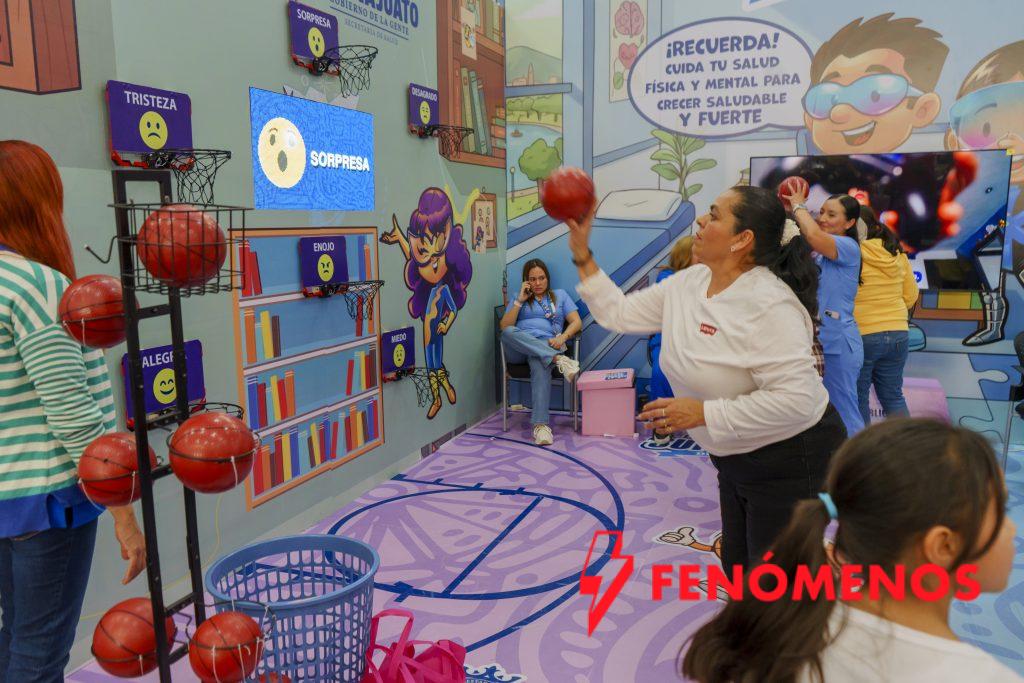 SSG participa la gente en stand para identificar y gestionar emociones en la Feria de León 2026.