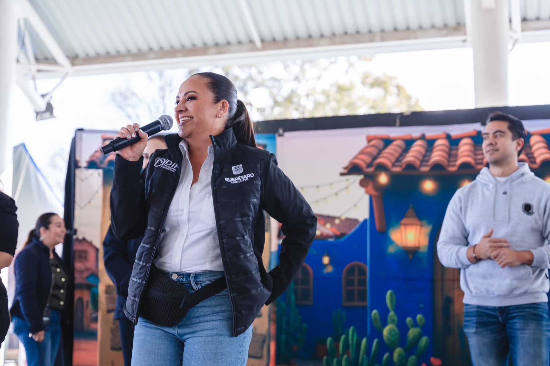 Imagen de Agradece Felifer Macías a Tania Ruiz Castro, su trabajo y entrega en el DIF Municipal 8