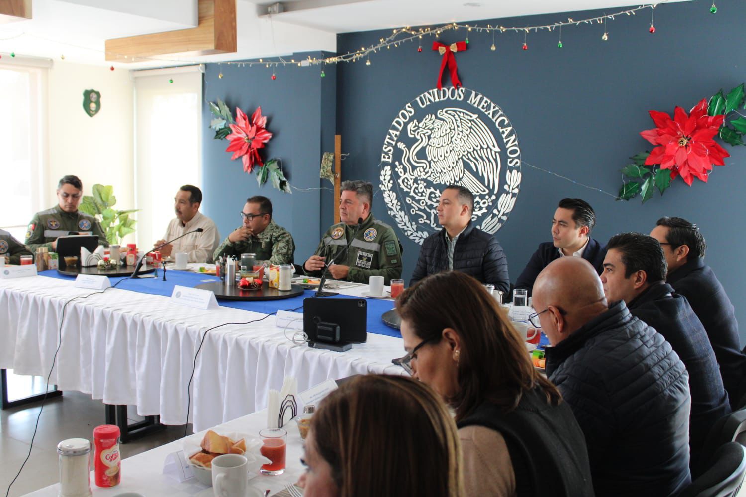 WhatsApp Image 2026-01-02 at 15.26.53 (1) Imagen de Participa Felifer Macías en reunión de coordinación por el Tren México–Querétaro 2