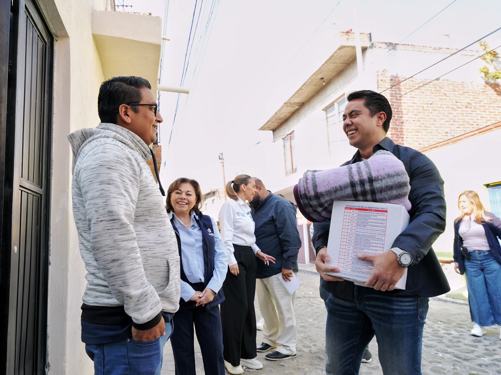 Imagen de Inicia Felifer Macías con Alcalde en tu Calle en las colonias de Querétaro 8