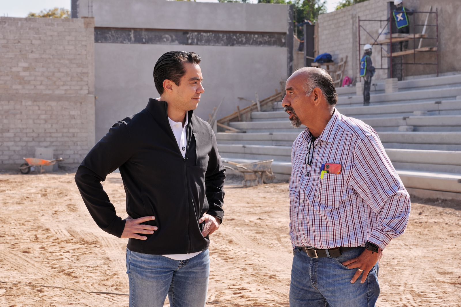 Imagen de Fortalece Felifer Macías la educación en Lomas de Casablanca con nuevo auditorio escolar 2