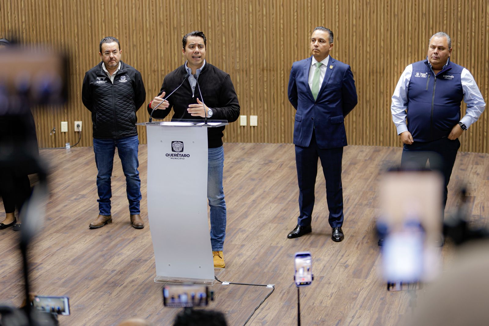 Imagen de Presenta Felifer Macías operativo para reducir afectaciones por inicio de la obra federal del Tren México–Querétaro 21