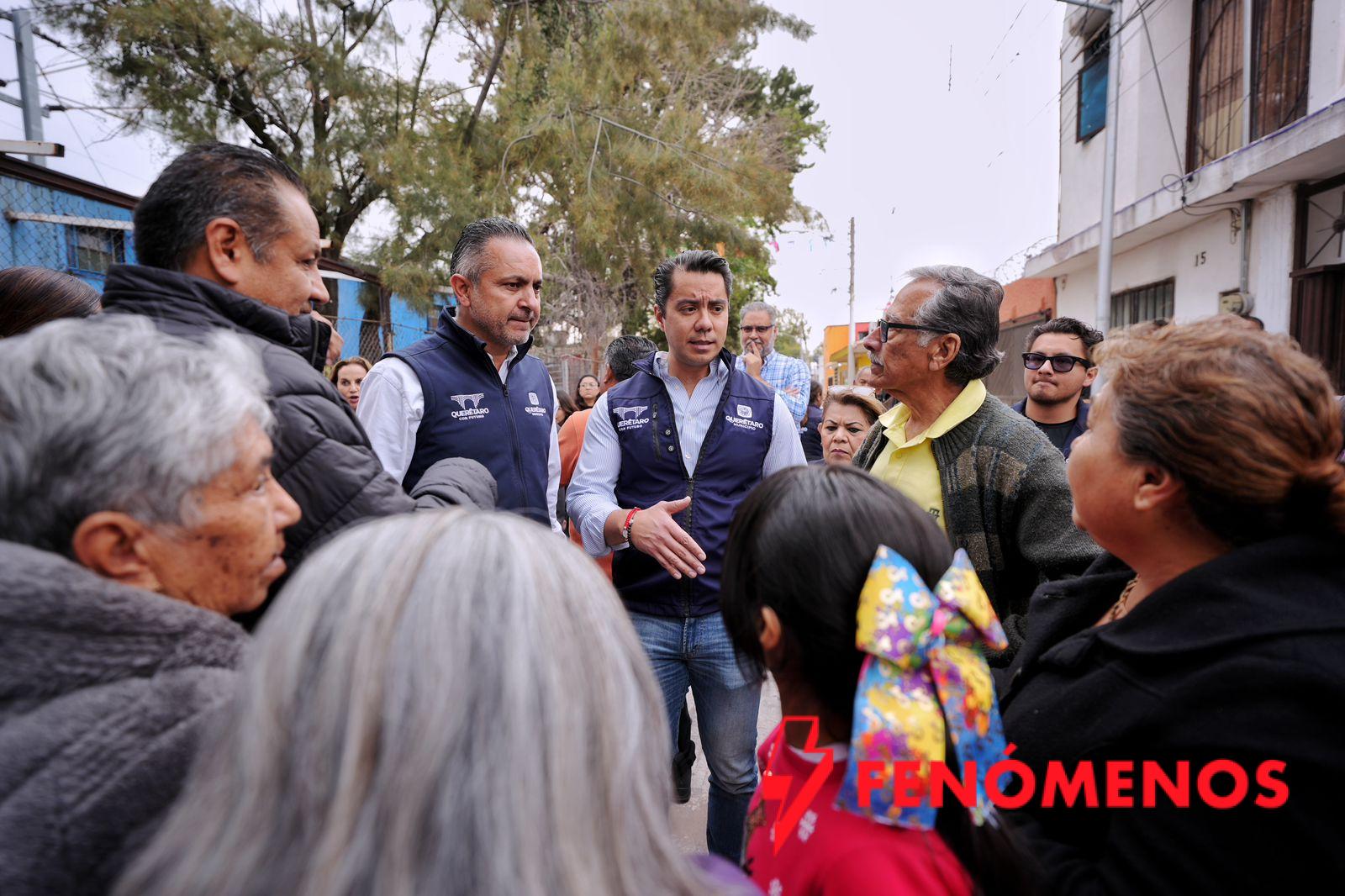 Entrega Felifer Macías rehabilitación vial en Los Fresnos