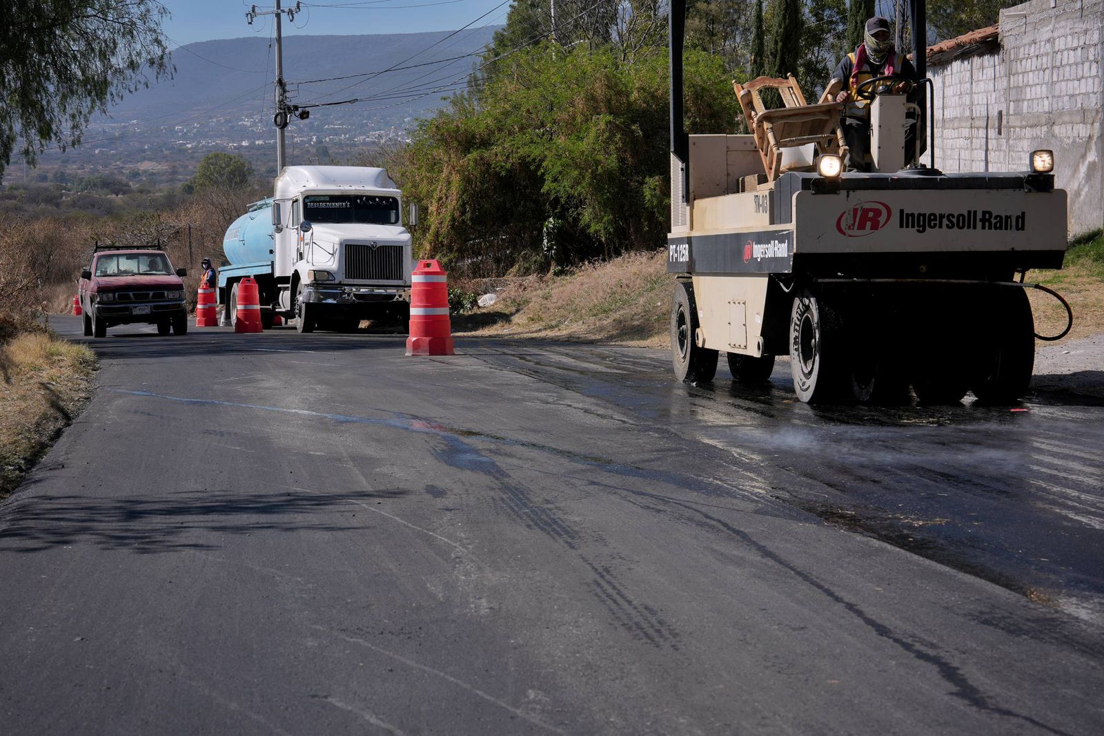 Imagen de Vamos a meter orden en Santa Rosa Jáuregui con caminos dignos: Felifer Macías 8