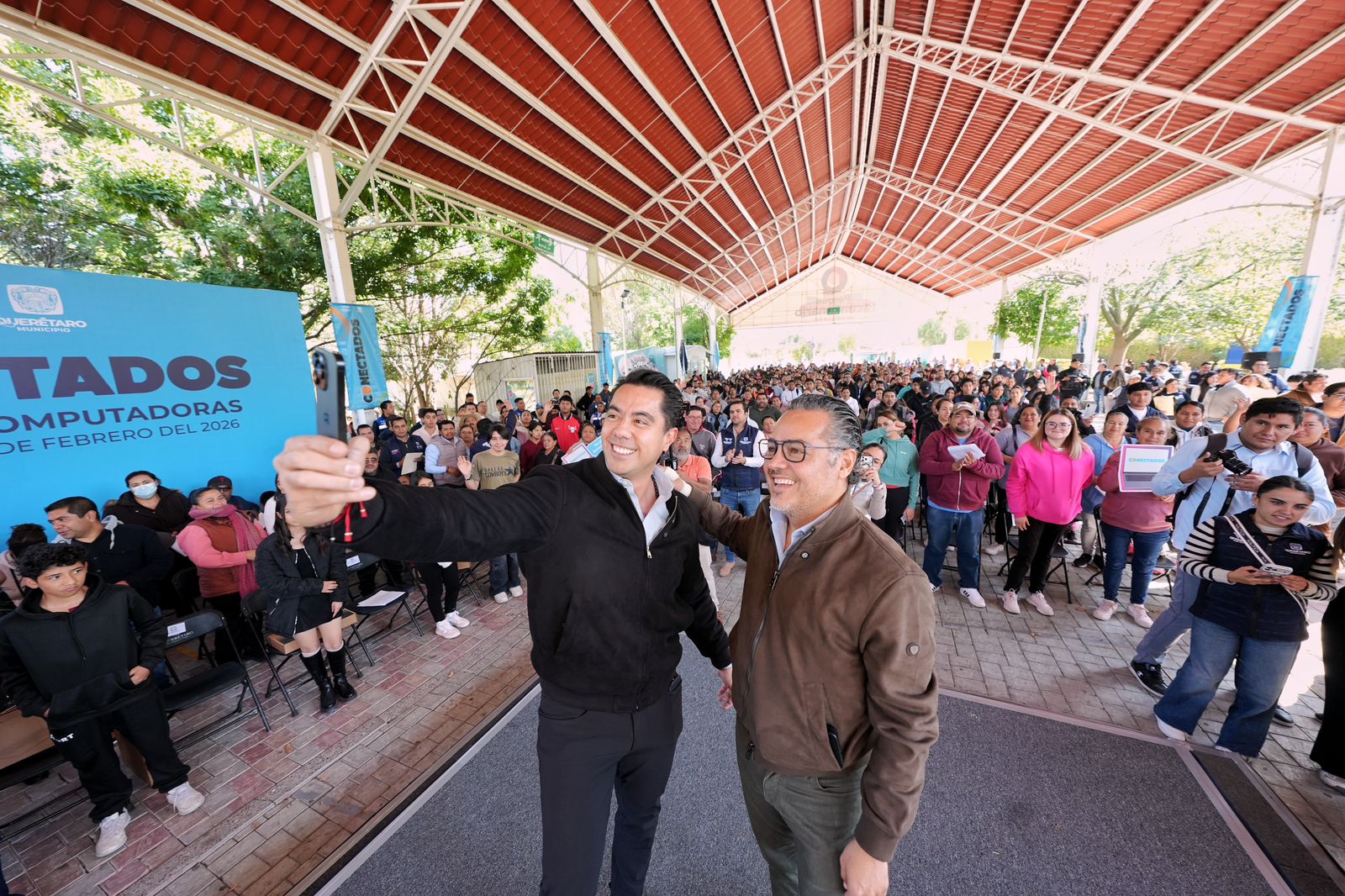 Imagen de Entrega Felifer Macías más de mil computadoras en Santa Rosa Jáuregui 5