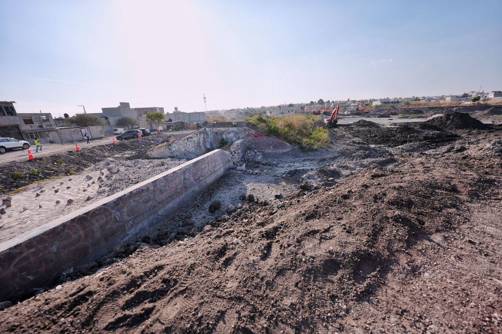Imagen de Acompaña Felifer Macías al Gobernador a supervisión de obras de control pluvial Menchaca-Peñuelas 12
