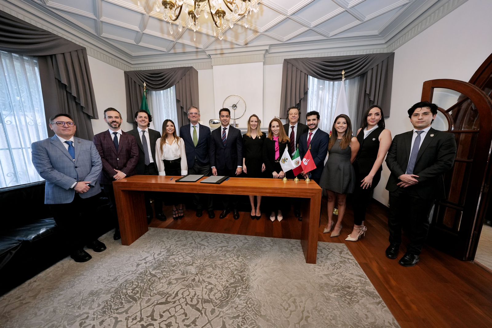 Imagen de Entregan Municipio de Querétaro y Banco Santander México mil becas para fortalecer la educación financiera de jóvenes 9