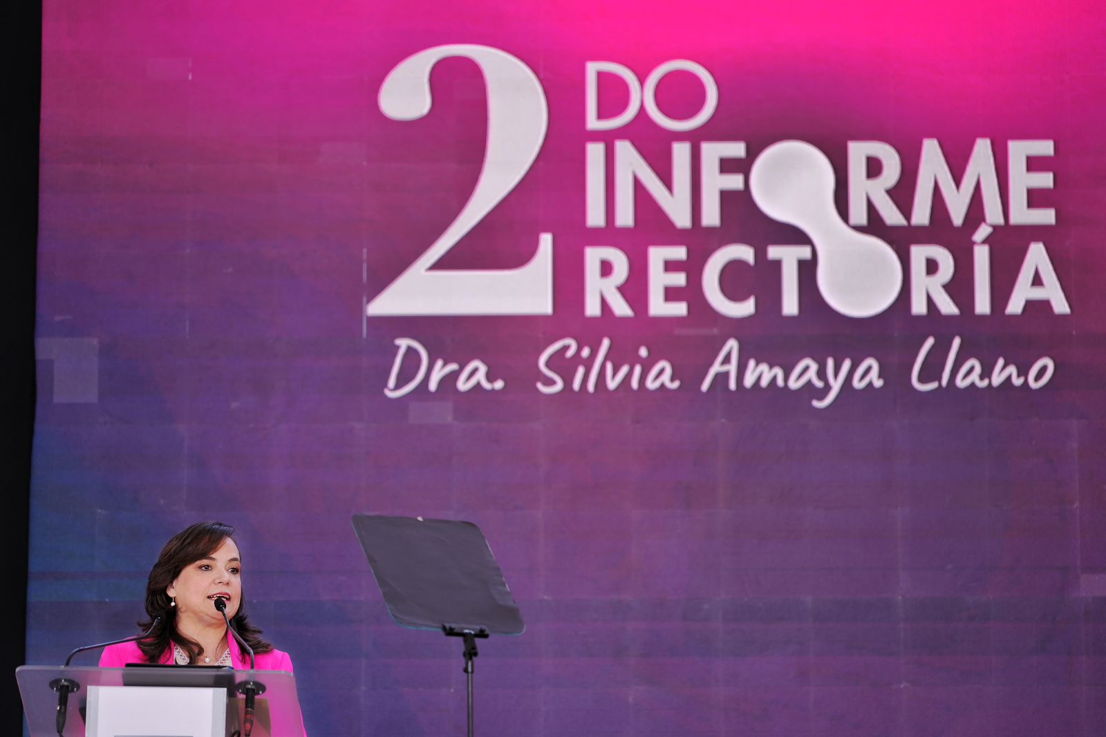 Imagen de Felifer Macías acompaña a la rectora de la Universidad Autónoma de Querétaro en su segundo informe de actividades 3