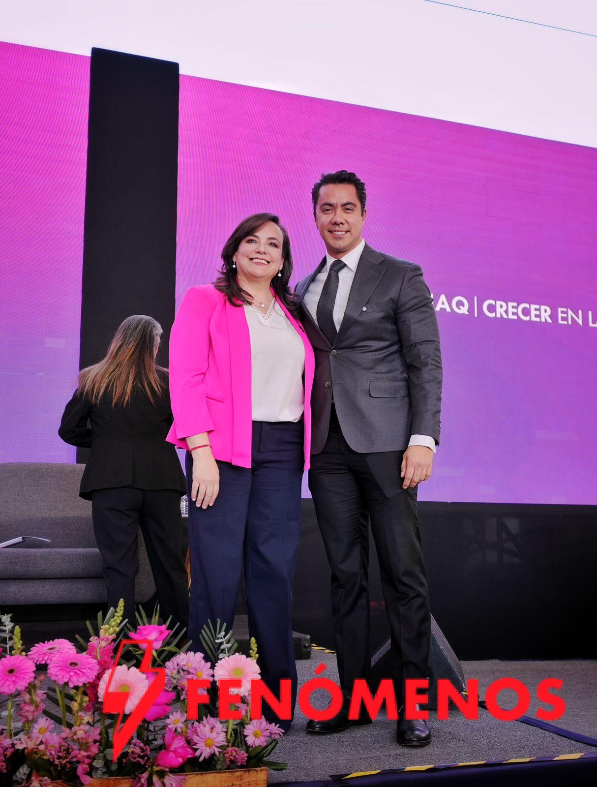 Felifer Macías acompaña a la rectora de la Universidad Autónoma de Querétaro en su segundo informe de actividades