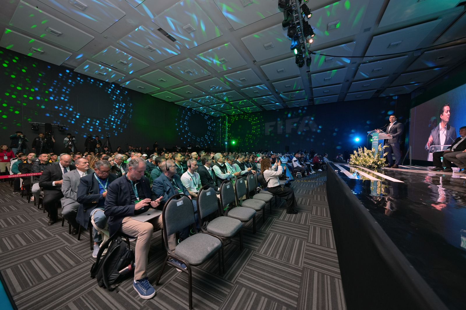 Imagen de Asiste Felifer Macías al Segundo Congreso de Fútbol Formativo: el modelo de desarrollo mexicano 2