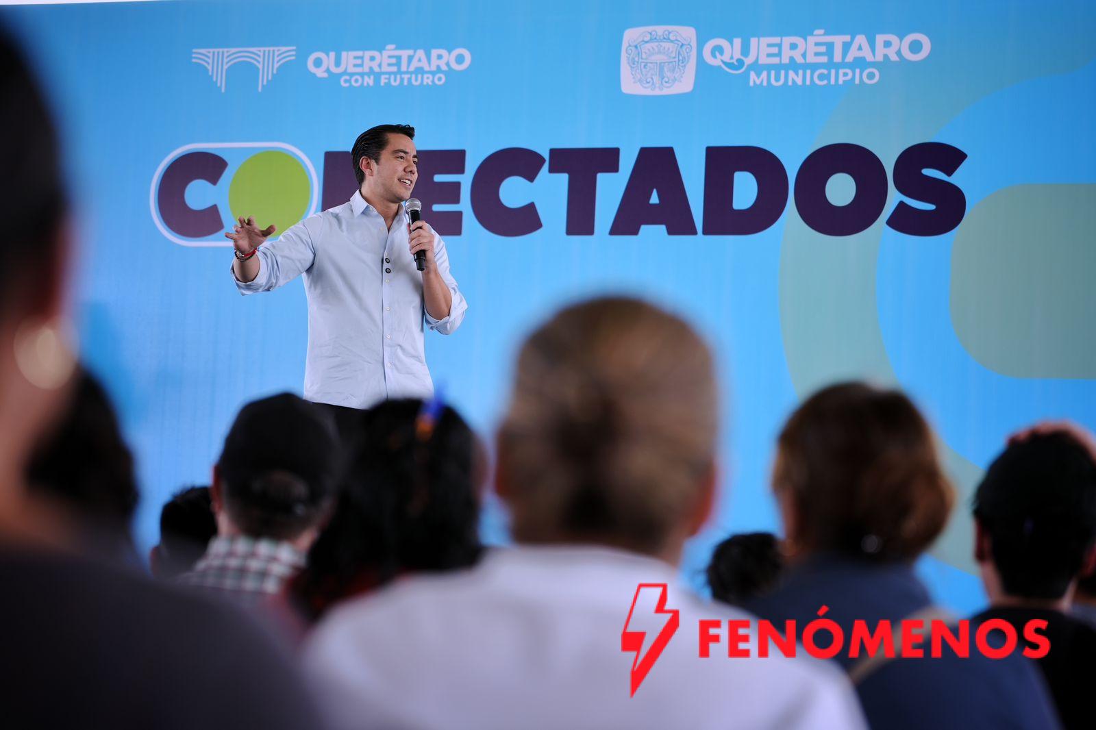 Encabeza Felifer Macías entrega de computadoras portátiles del programa Conectados