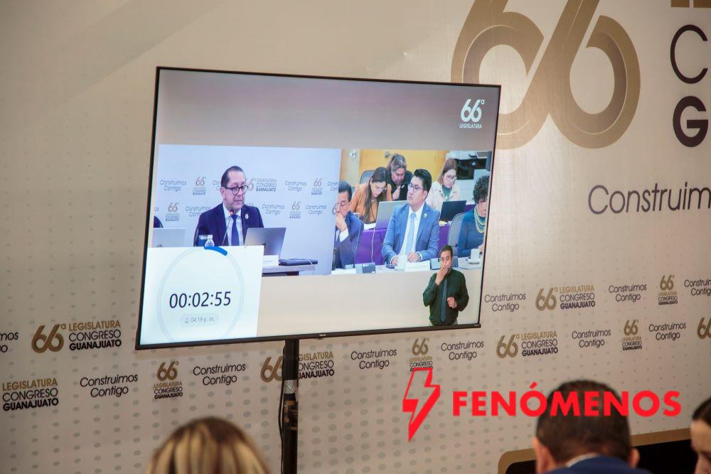 Gabriel Cortés Alcalá, secretario de salud de Guanajuato presenta a diputados logros en salud durante 2025.