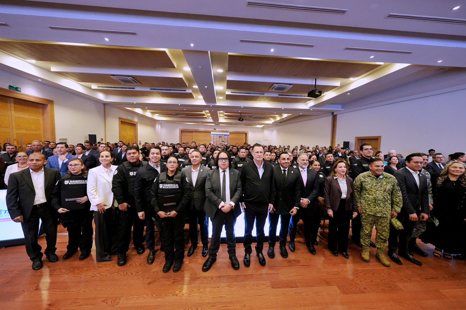 Imagen de Asiste Felifer Macías a la entrega de constancias del Curso de Profesionalización para la Acreditación de Competencias Investigativas 21