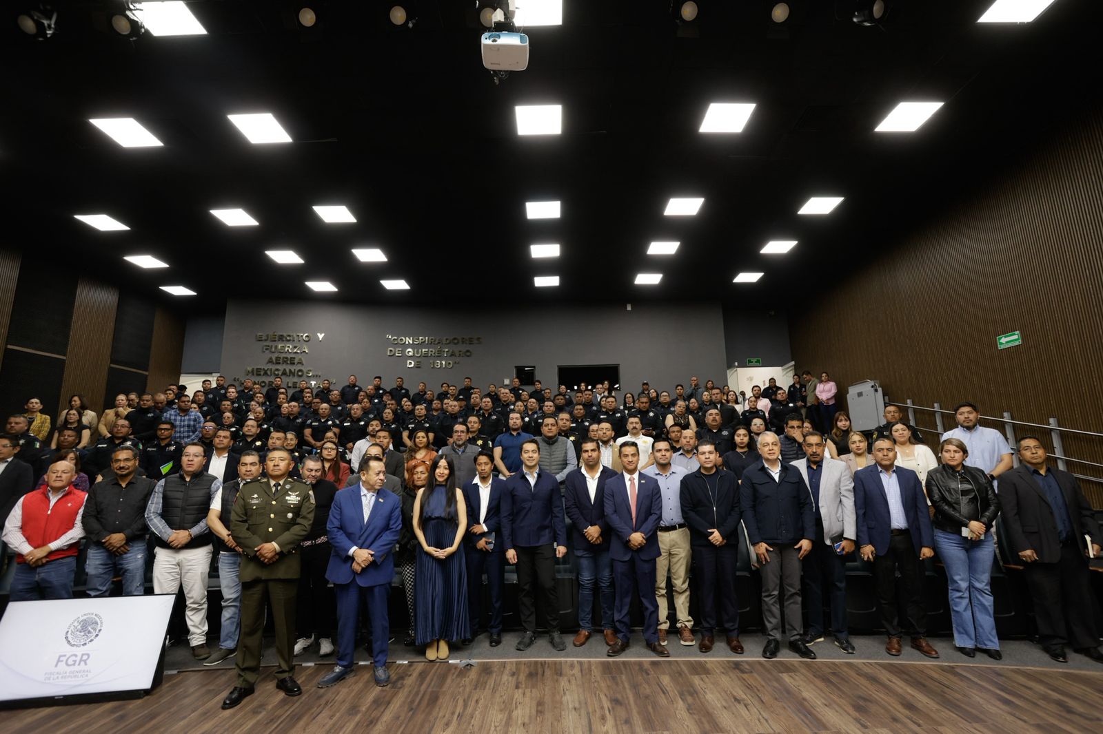 Imagen de Encabeza Felifer Macías conversatorio para fortalecer la seguridad en Querétaro 10