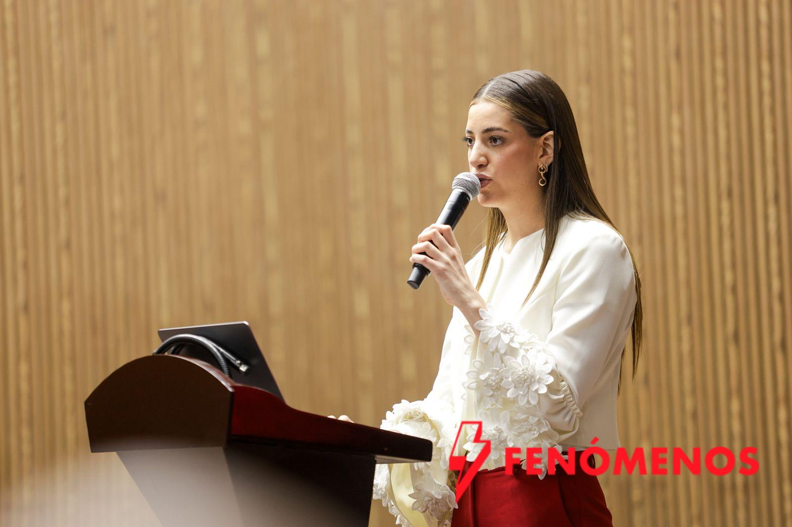 Acude Felifer a ponencia y presentación del libro “Soy Cambio, Soy Yo”, de Andrea Domínguez