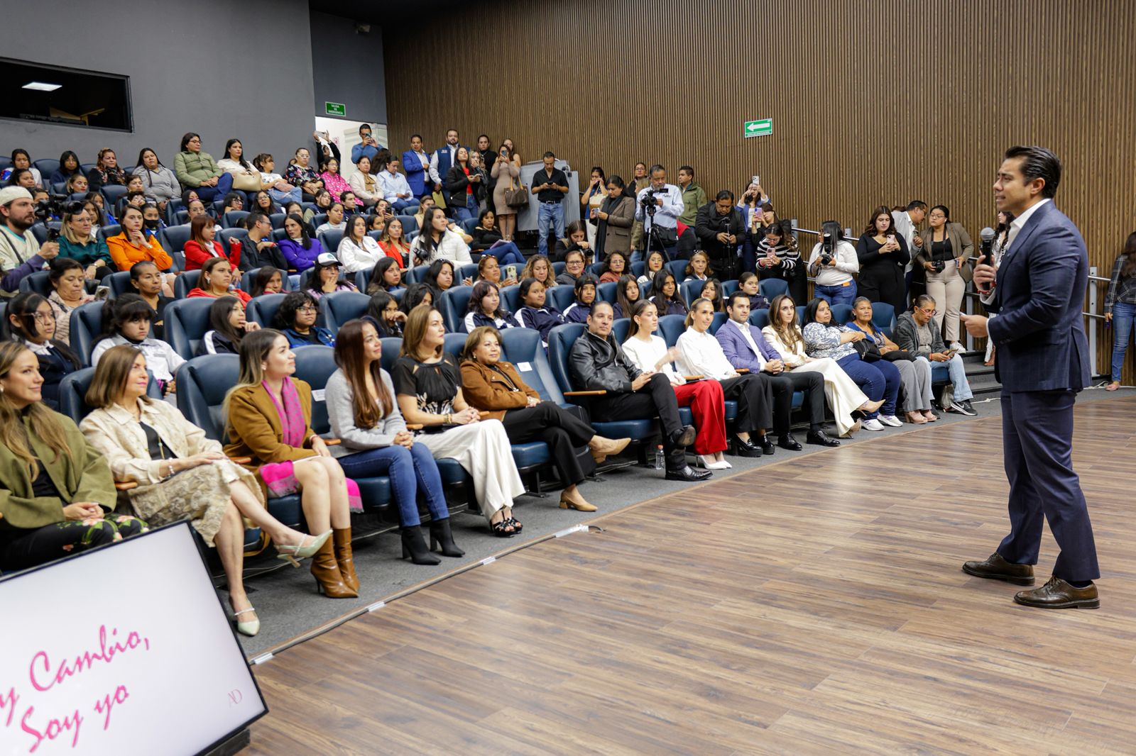 Imagen de Acude Felifer a ponencia y presentación del libro “Soy Cambio, Soy Yo”, de Andrea Domínguez 5