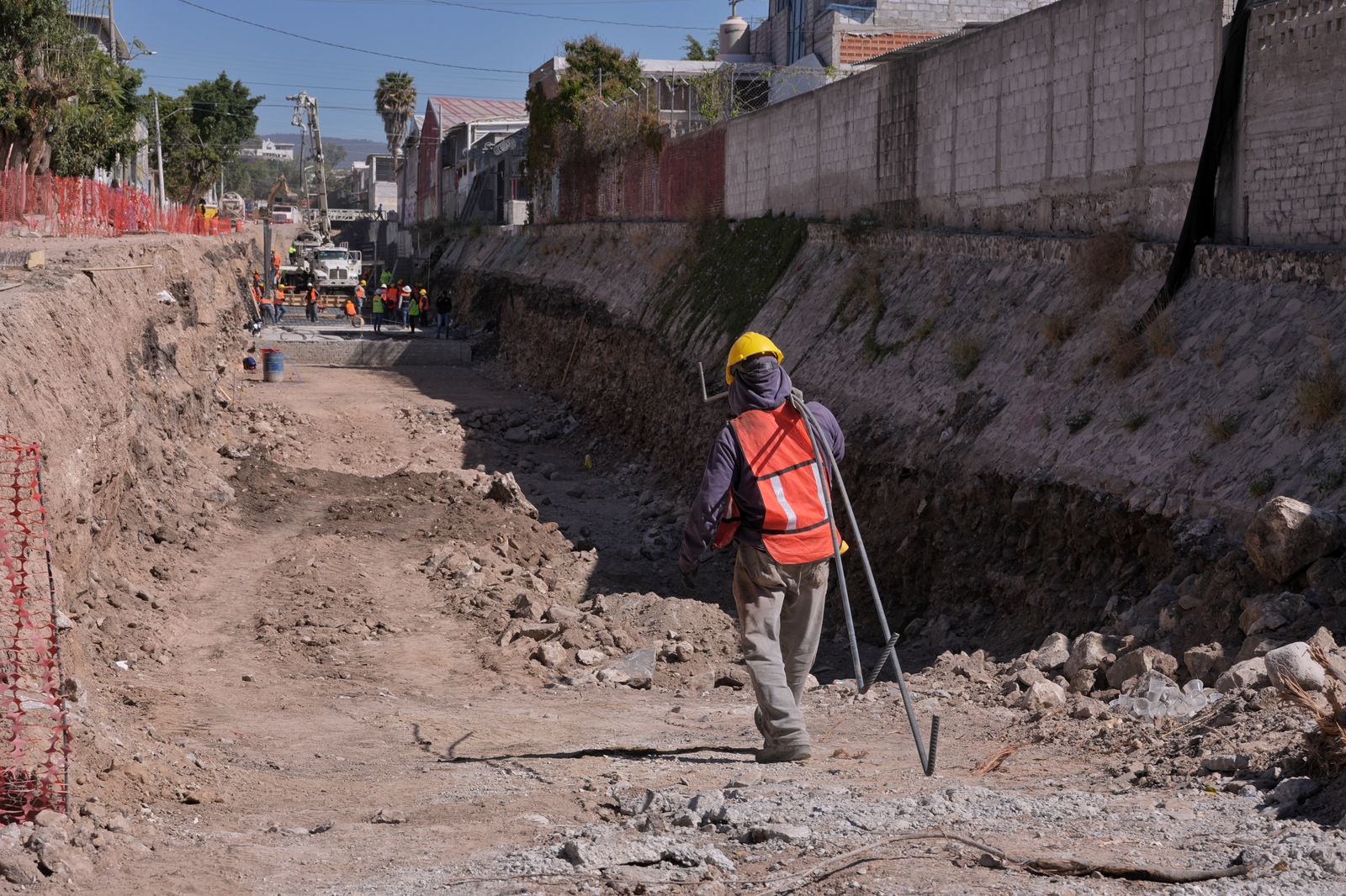 Imagen de Supervisa Felifer Macías obra hidrosanitaria y pluvial en la calle Obreros 2