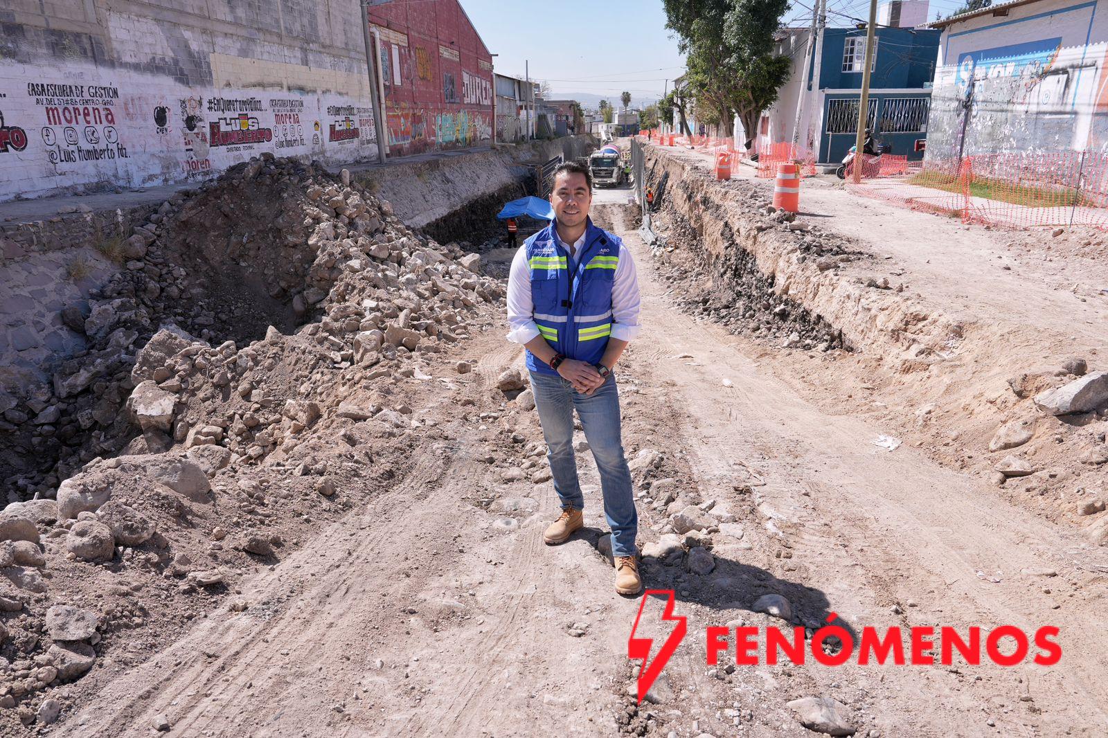 Supervisa Felifer Macías obra hidrosanitaria y pluvial en la calle Obreros