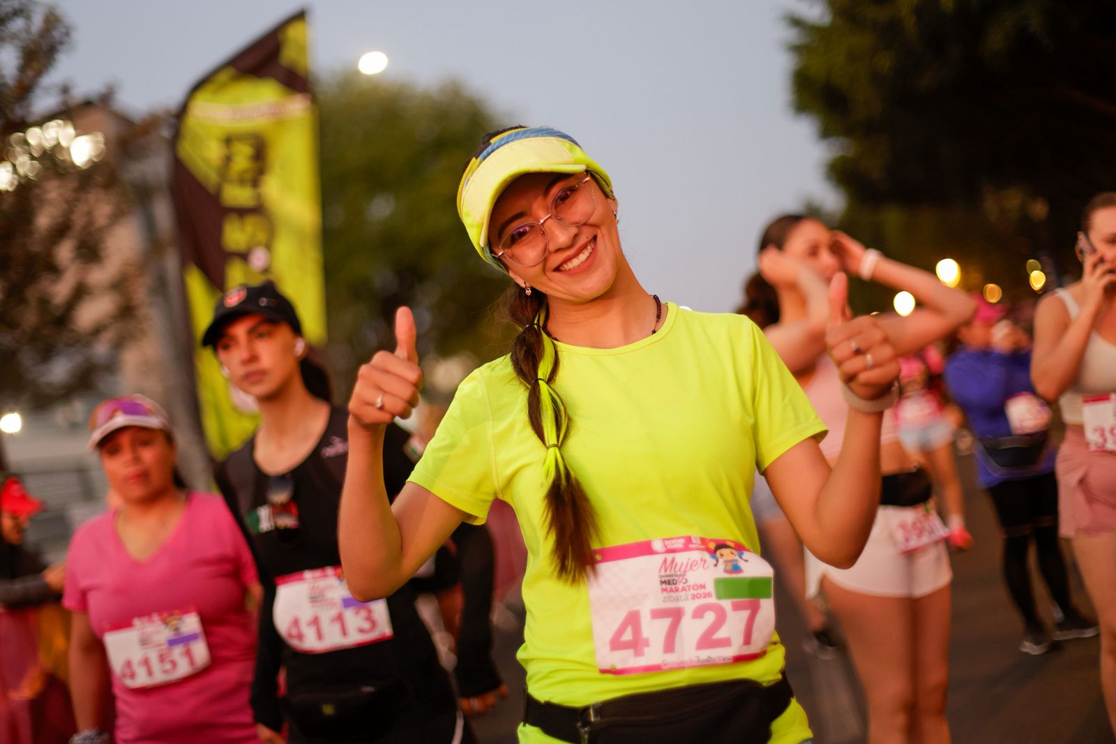 Imagen de Felifer Macías da banderazo de salida al Mujer Querétaro Medio Maratón 2026 4