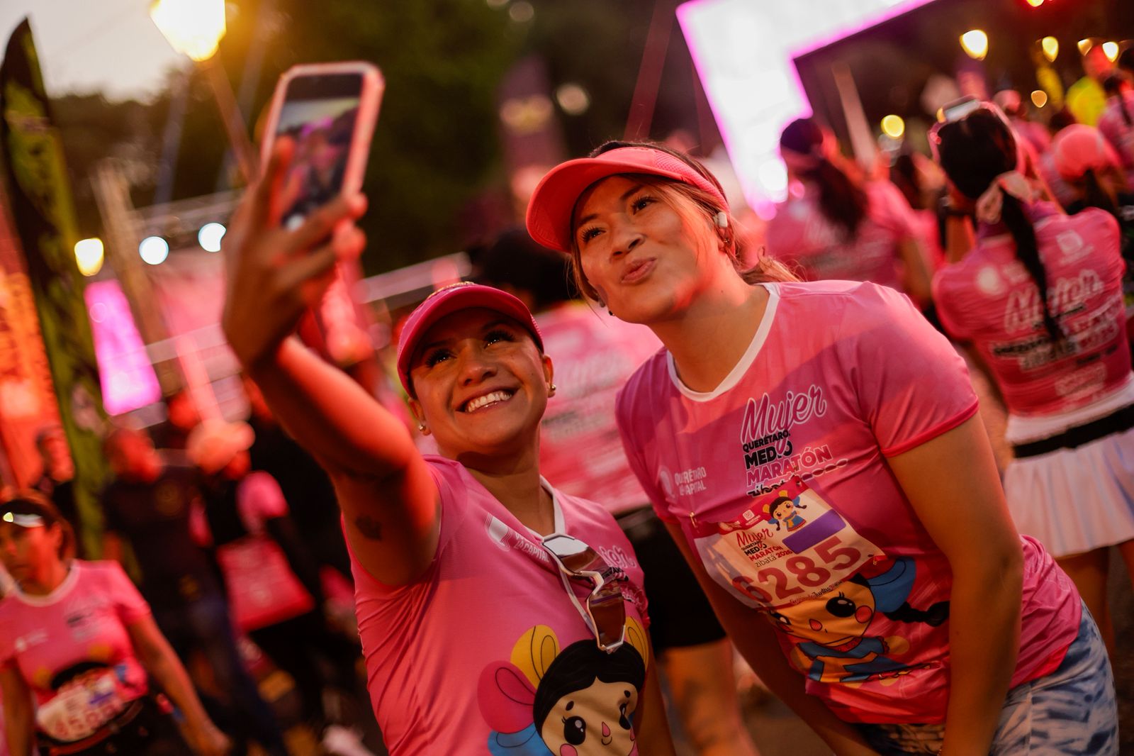 Imagen de Felifer Macías da banderazo de salida al Mujer Querétaro Medio Maratón 2026 6