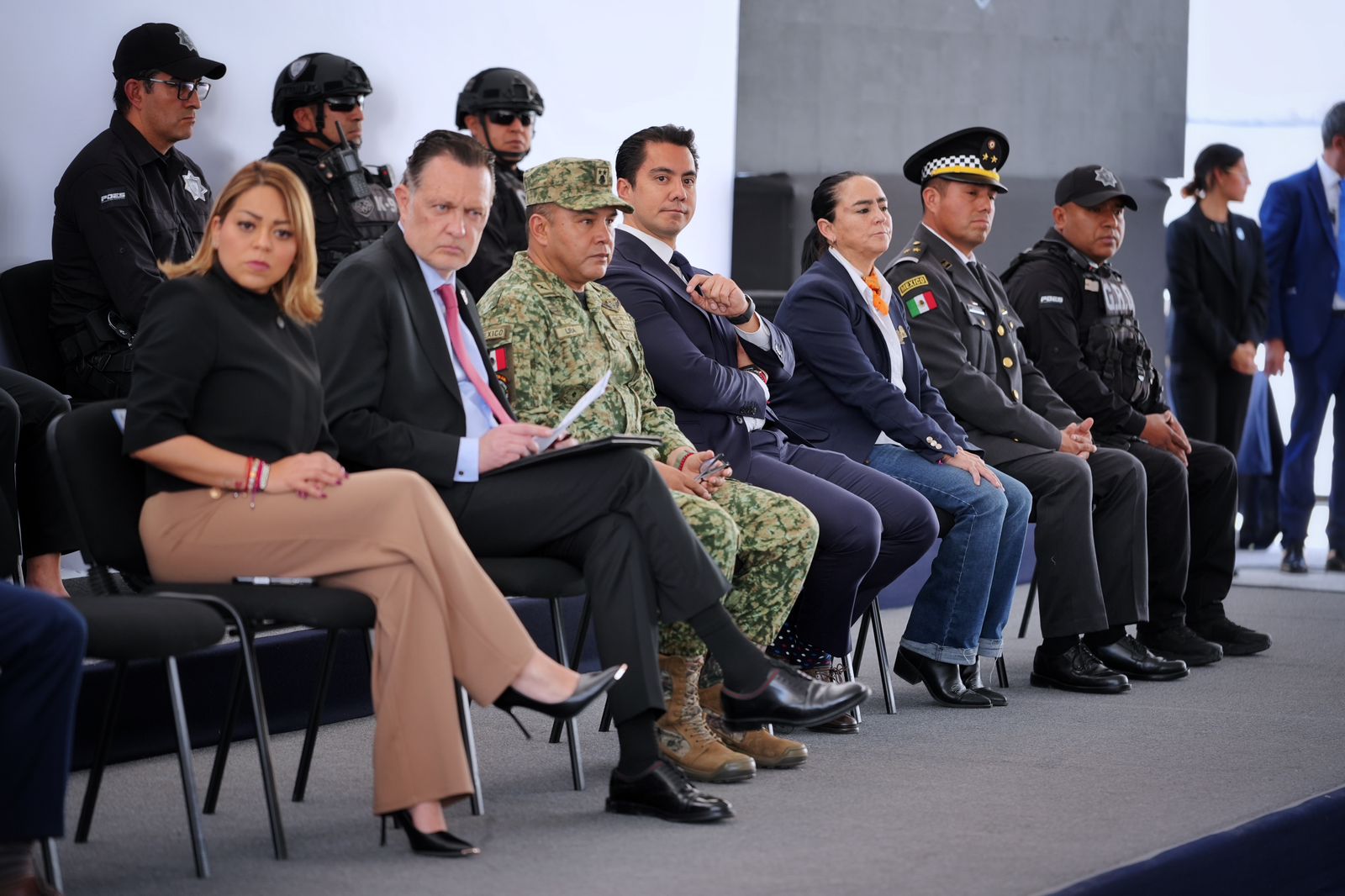 Imagen de Asiste Felifer Macías a la entrega del Mérito Policial 22