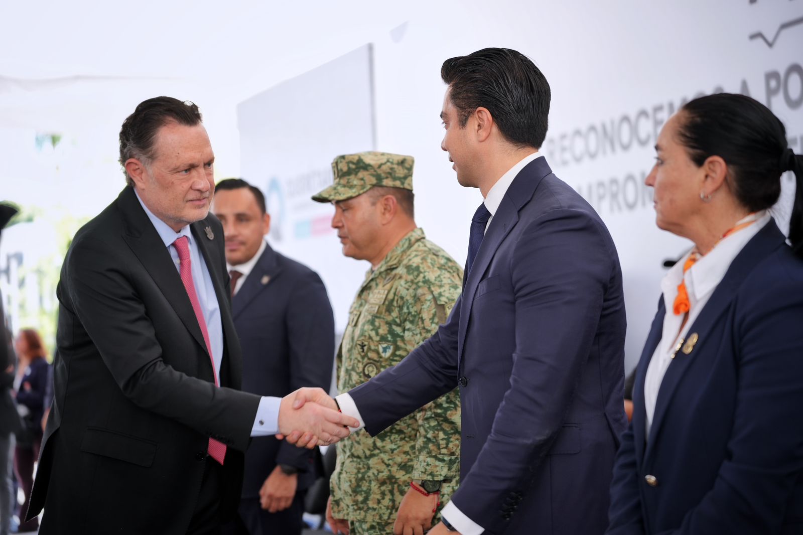 Imagen de Asiste Felifer Macías a la entrega del Mérito Policial 21