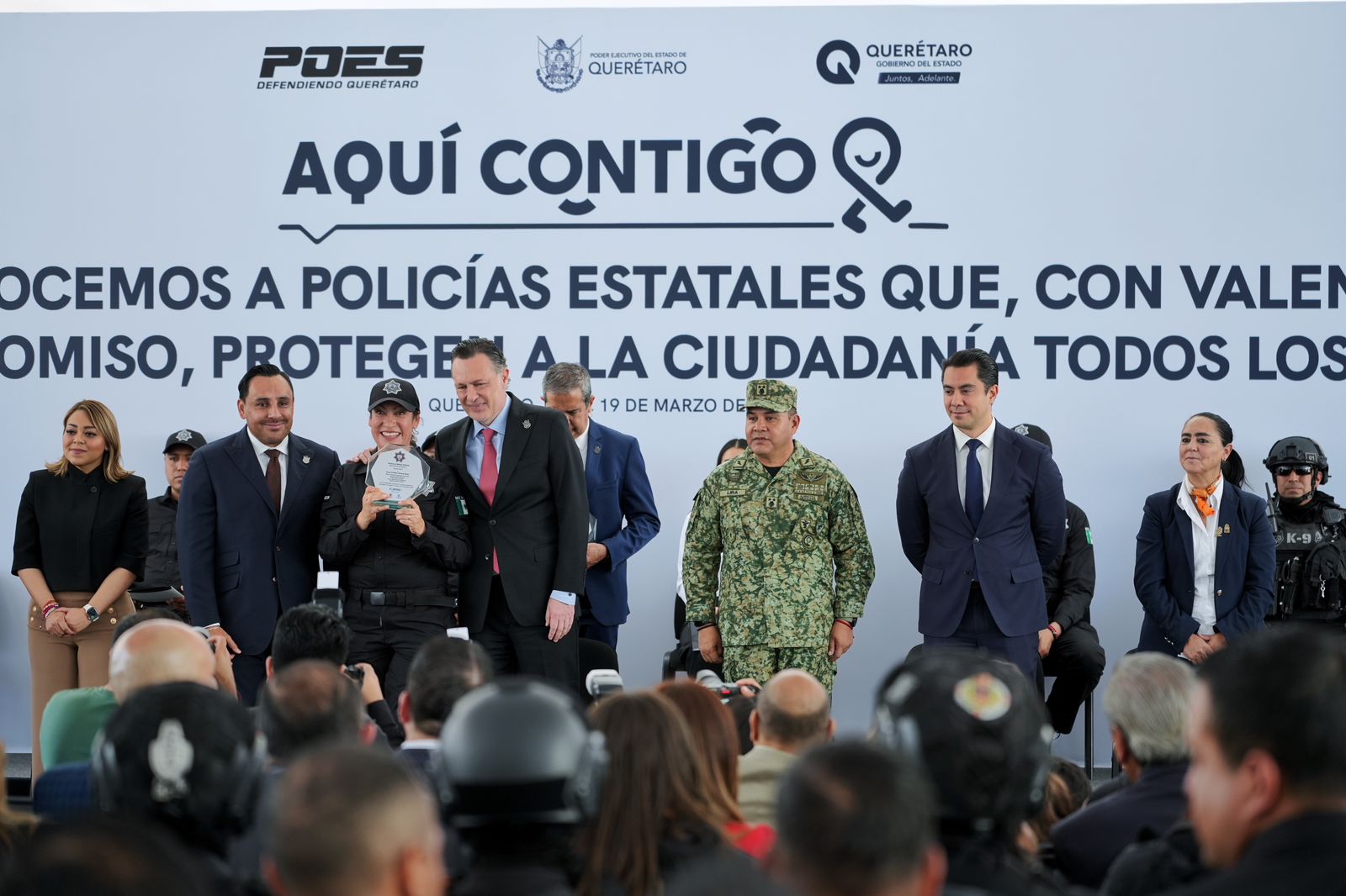 Imagen de Asiste Felifer Macías a la entrega del Mérito Policial 19