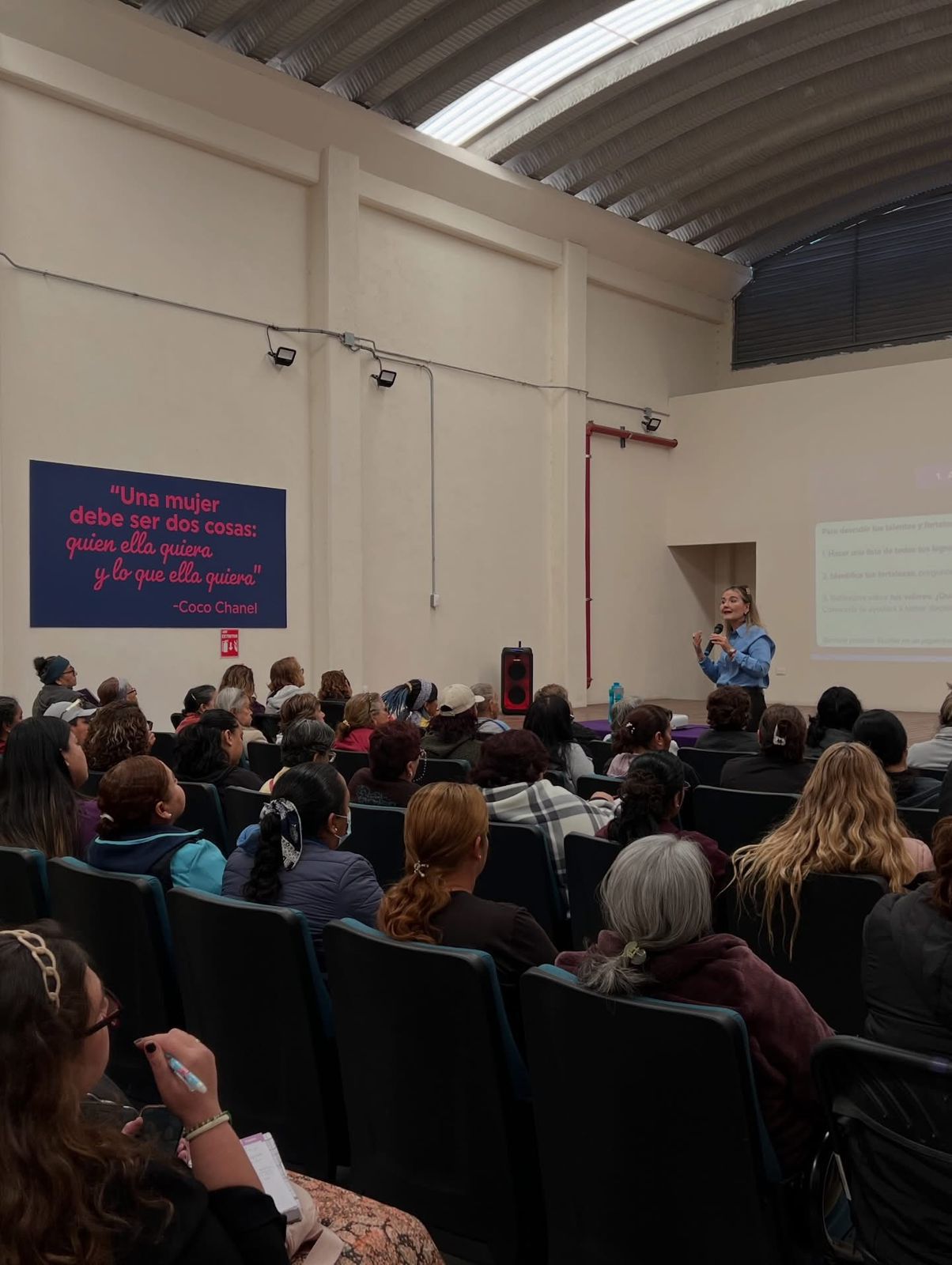 Imagen de Fortalece Felifer Macías la autonomía de las mujeres con el Centro de Empoderamiento 13