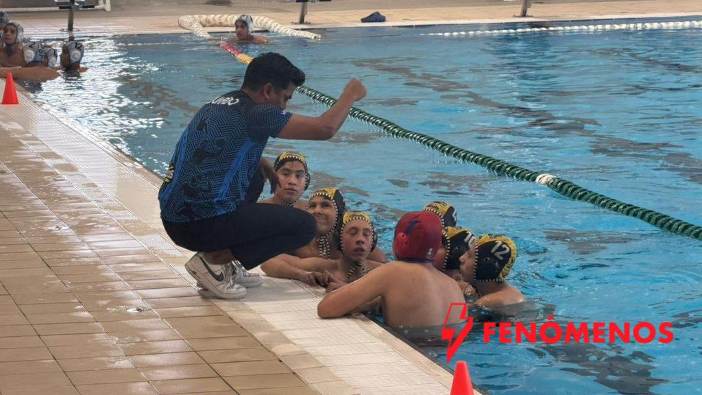 Viven la emoción del polo acuático