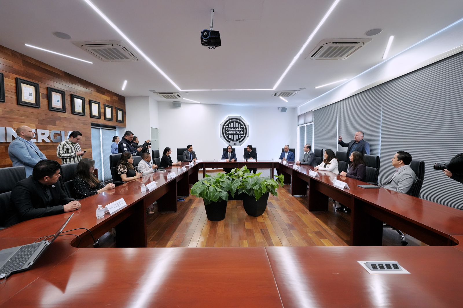 Imagen de Fortalece Felifer Macías la coordinación en seguridad con la Fiscalía del Estado 6