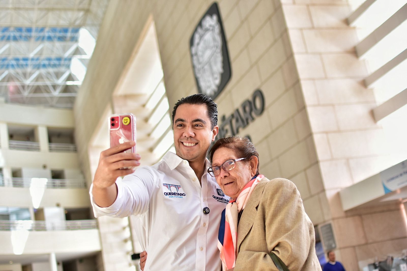 Imagen de Fortalece Felifer Macías la protección hacia las mujeres 23